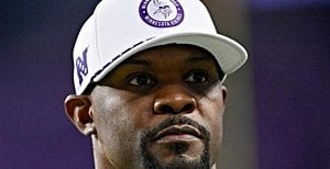 Vikings Secure Flores With Extension Amid Coaching Speculation