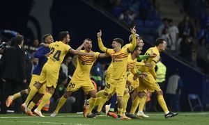 Barcelona Beats Las Palmas 2-0 To Stay Top