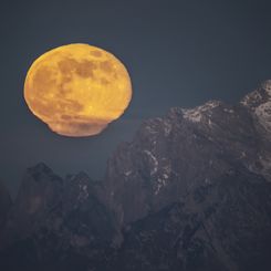  The Last Full Moon 