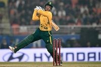 De Kock stars as South Africa win big to level India T20 series