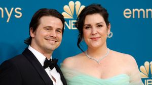 Jason Ritter And Melanie Lynskey Dazzle At Oscars Party