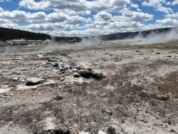 Yellowstone'da Yeni Hidrotermal Patlama: Biscuit Basin'de Kaynayan Su Havuzu Oluştu.