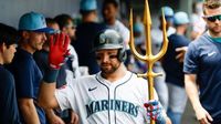 Raleigh makes more HR history; M's atop AL West