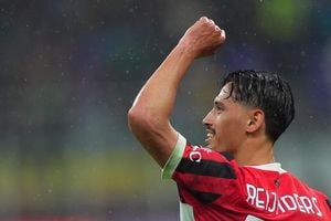 Milan Stages Dramatic Comeback To Beat Genoa 2-1