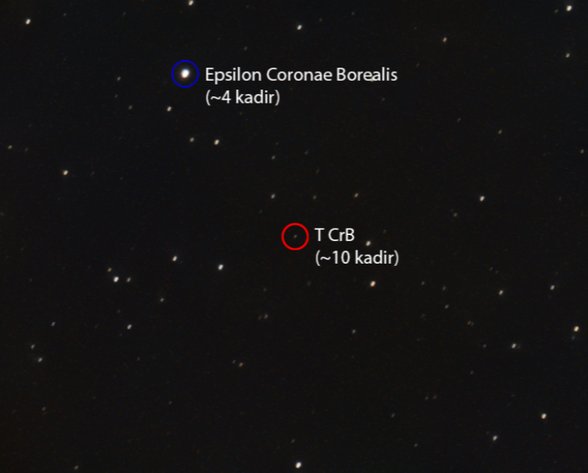 Yaklaşık 10 kadir büyüklüğündeki T CrB'ye yakın bir bakış. Nova patlaması gerçekleştiğinde T CrB, sol üstteki parlak yıldız Epsilon Corona Borealis'ten daha parlak olacak. 18-55 mm kit lens kullanılarak çekildi.