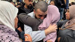 Joyous Palestinian Families Celebrate Prisoner Release