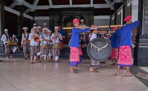 Banjar Celebrates Culture At Becatuk Dauh Festival