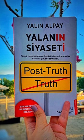 Yalanın Siyaseti