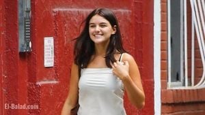 Katie Holmes And Suri Cruise Shine In Festive New York Outing