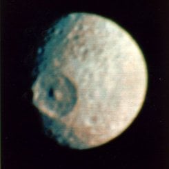 Mimas: Küçük Uydu, Dev Krater