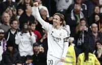 Modric vẫn muốn tiếp tục với Real Madrid