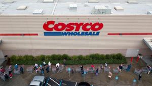 Costco Raises Hourly Pay, Averts Strike Amid Union Negotiations