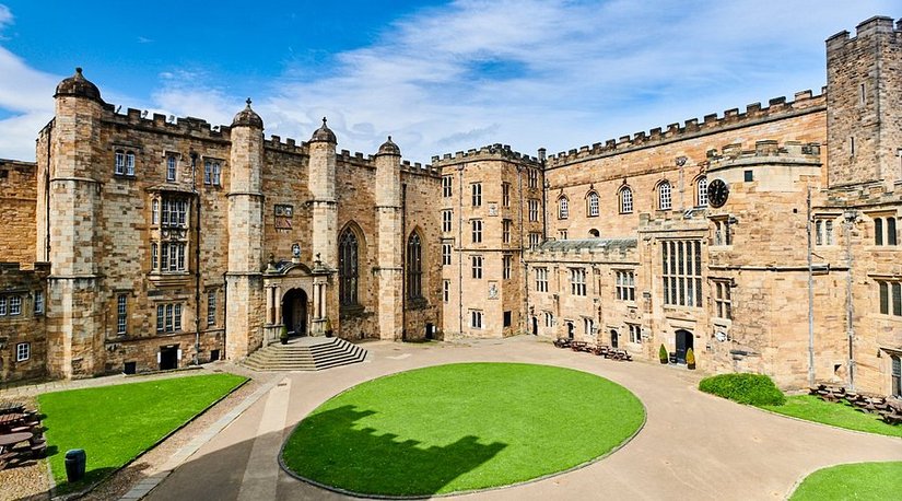 Norman mimarisinin en güzel örneklerinden, Durham Kalesi, İngiltere