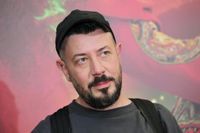 Артемий Лебедев передал привет показавшему средний палец украинцу
