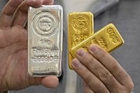 Gold price at record high: Should you be buying or selling?