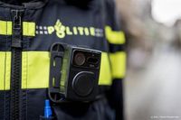 Gewonden (ook 14-jarige) bij steekincident en vechtpartij in Hoogvliet (Rotterdam)