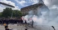 🎥 Grosses tensions à Bruxelles en marge de la finale, un supporter gravement blessé à la main