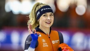 Joy Beune And Jenning De Boo Shine At Heerenveen World Cup