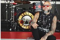 Guns N’ Roses: Frank Ferrer se pronuncia sobre saída da banda: ‘decepção’ - Kiss FM