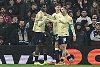 Barry nets winner as Everton end Villa's home winning run in big blow to title hopes | Flashscore.com