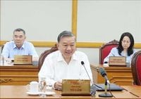 Bộ Chính trị, Ban Bí thư họp triển khai thực hiện sắp xếp tổ chức bộ máy của hệ thống chính trị