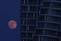 Strawberry moon 2025: Best locations, times to view rare full moon tonight