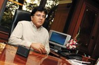 ரூ. 33,000 கோடி சொத்து.., இந்தியாவின் பணக்கார தயாரிப்பாளர்: யார் தெரியுமா? - லங்காசிறி நியூஸ்