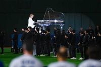 YOSHIKIがメジャー開幕戦で日米国歌ピアノ生演奏　東京ドーム喝采、大谷翔平ら出場の大舞台に華（THE ANSWER） - Yahoo!ニュース