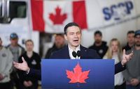 Poilievre soutient un candidat critiqué pour ses propos sur les pensionnats