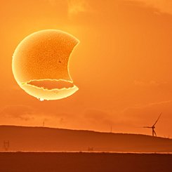 Kâğıttan Ay ve Güneş Tutulması