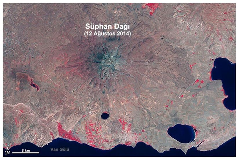 OLI: Operational Land Imager – Operasyonel Yeryüzü Görüntüleyici: Landsat 8 uydusuna takılı bu sensör farklı dalga boylarını kullanarak, 15m x 185km’lik renk ayrımlı ve 30m x 185km’lik üç boyutlu görüntüler toplamaktadır. Uydu her 16 günde bir tam dünya turunu tamamlamakta ve aynı noktadan tekrar görüntü almaktadır. OLI sensöründen sağlanan görüntülerle yerleşimler, çiftlikler, ormanlar ve diğer toprak kullanım şekilleri belirlenebilmektedir.