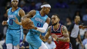 Hornets Fall To Wizards Amidst Late Comeback Efforts