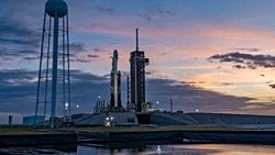 SpaceX, Falcon Heavy'nin X-37B Uzay Uçağı Fırlatışını Yer Sorunu Nedeniyle İptal Etti.