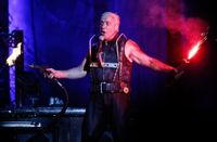 Rammstein-Star Till Lindemann schmeißt Band-Mitglied raus – Fans stellen Fragen