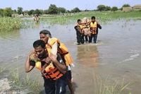 Flood rescue efforts save 25,000 citizens as bodies recovered
