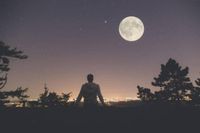 El calendario lunar de abril 2025