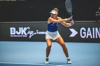 Beatriz Haddad Maia sofre pneu e cai na estreia do WTA 500 de Stuttgart para Emma Navarro