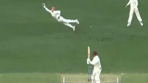 Alex Carey Takes Spectacular Catch During ICC Champions Trophy