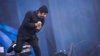 Deftones tease ‘Private Music’ at London show – 105.7 The Point