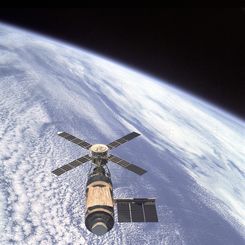  Skylab Over Earth 