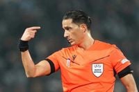 Un Néerlandais d'origine turque arbitre le match Kosovo-Islande