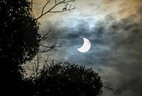 Dzisiaj czeka nas niezwykłe zjawisko  astronomiczne. Gdzie obserwować zaćmienie słońca w Lublinie?