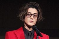 赤西仁、広瀬アリスとの交際報道に言及「トイレットペーパー買ってないと思うんだよ。。。」|au Webポータル