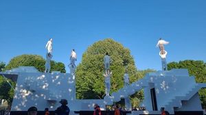 Caen Celebrates Millennium With Spectacular Operatic Parade