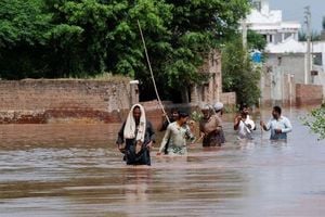 Pakistan Narrowly Averts Disaster As Floods Threaten Towns