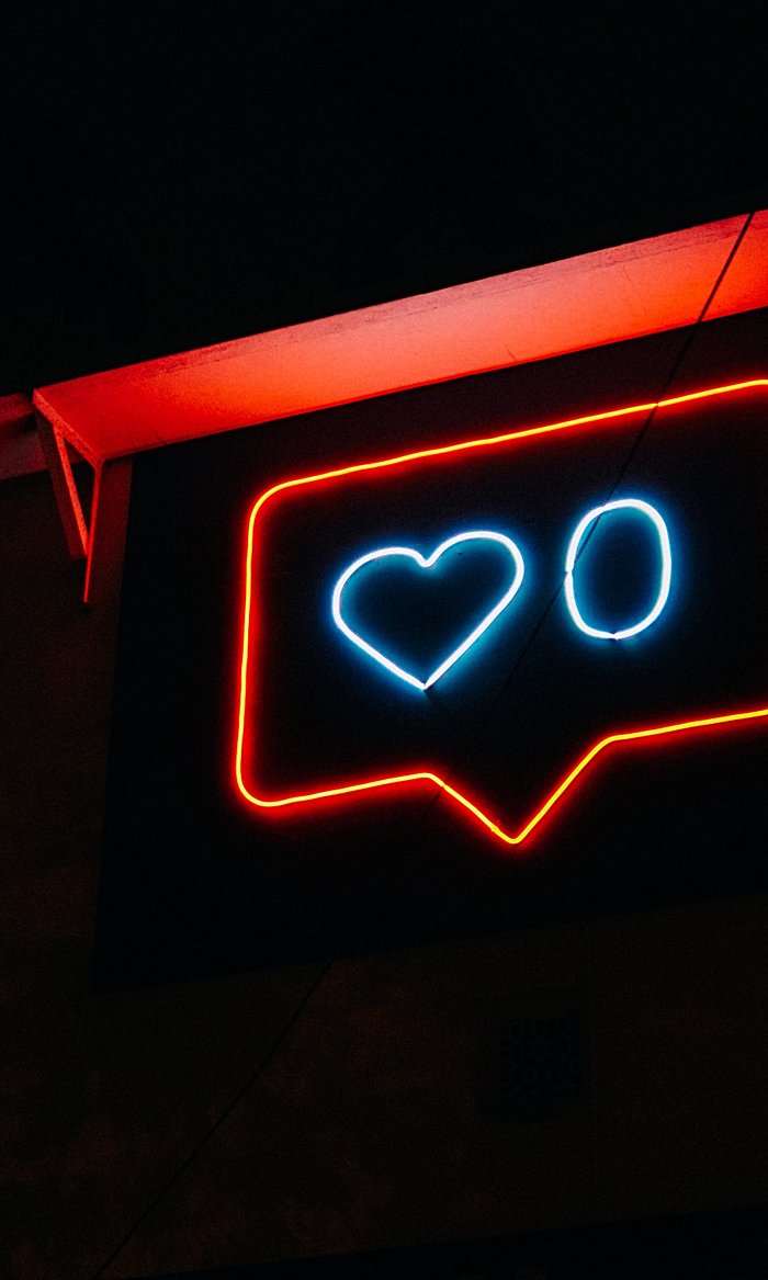 Sosyal Medyada Gerçekten Kendimiz Miyiz?