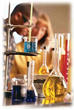 Hidroflorik asit neden plastikle tepkimeye girmez?