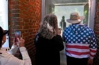 Tourists in Philly feel the shutdown impacts: Closed sites, unanswered phones, confusing updates