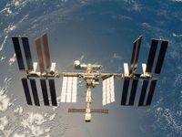 Российские и американский космонавты возвращаются с орбиты 20 апреля