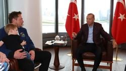 Cumhurbaşkanı Erdoğan Elon Musk'ı Bir Sonraki Tesla Fabrikasını Türkiye'de Kurmaya Davet Etti.